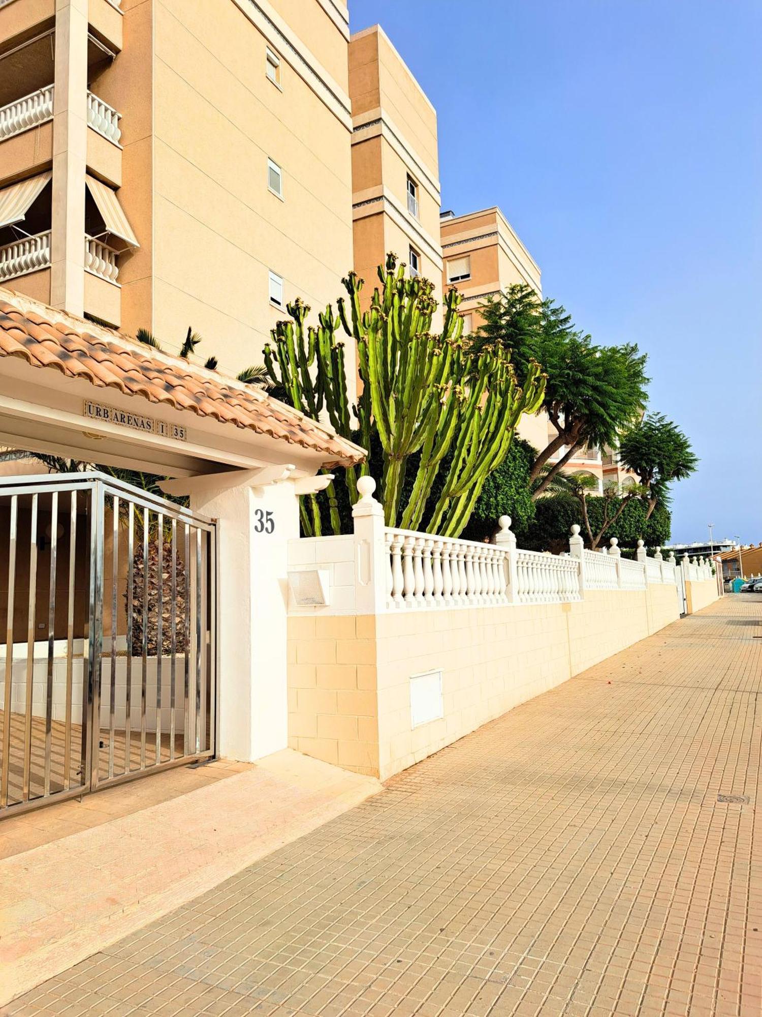 Sea View Apartment *