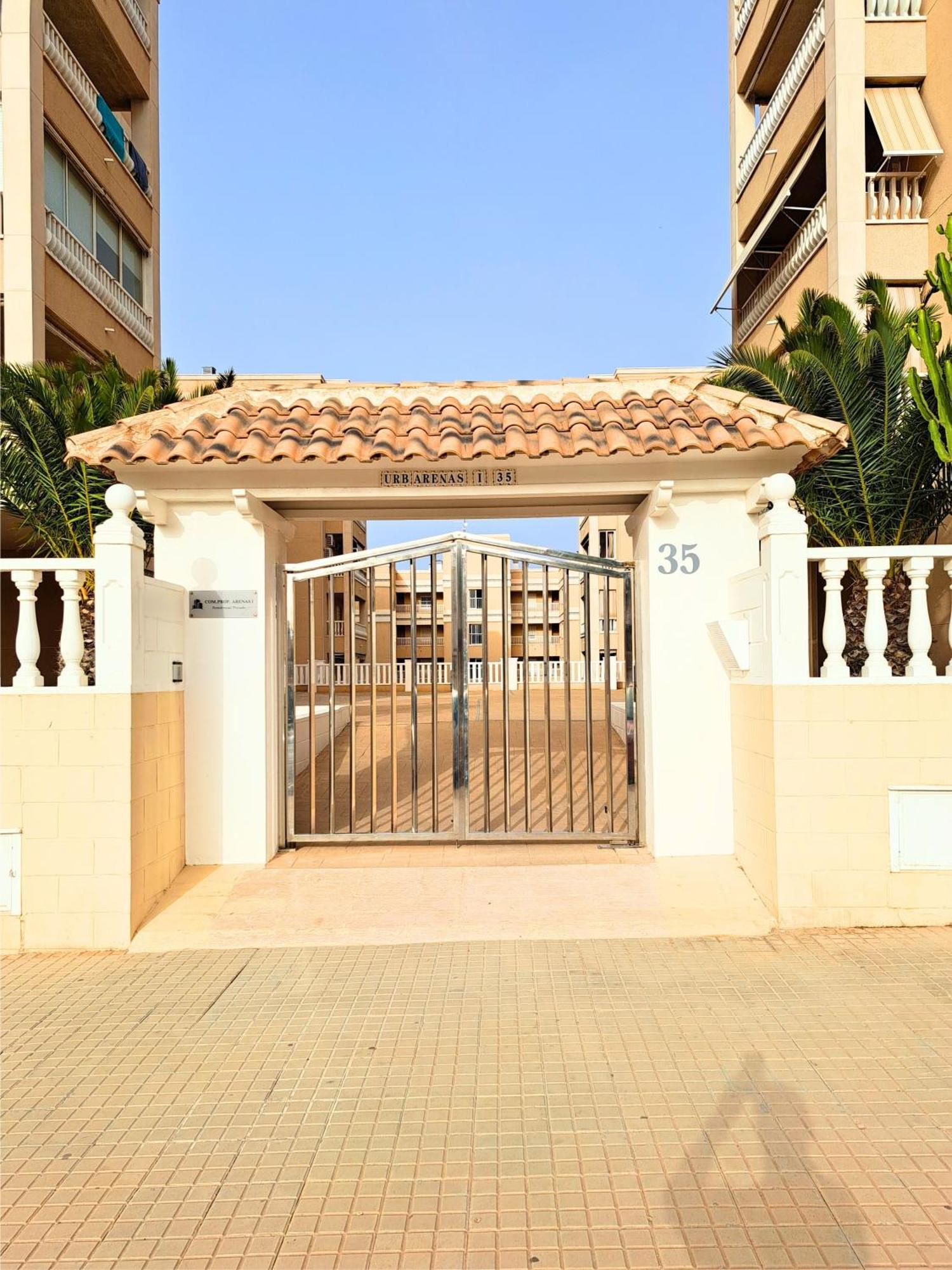 Sea View Apartment *
